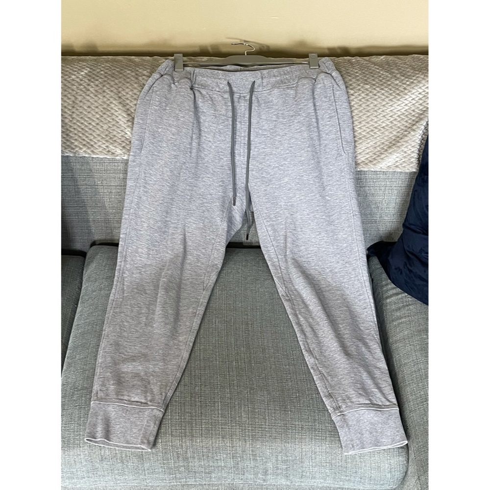 Men’s Theory size L Jogger excellent condition